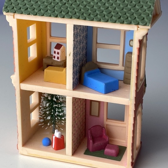 1984 Hallmark Collectible 1984 Nostalgic Houses & Shops 1st Victorian Dollhouse - Picture 3 of 6